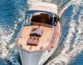 ug and stern shaft of a classic displacer. However, the elegant hull shape can also be easily recognised from this perspective