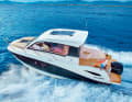 Quicksilver Activ 755 Weekender (PL) 7.40 m long, 2.85 m wide, displacement 21 38 kg (o. M.). With 250 hp outboard: € 83,620