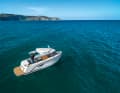 Lid open or closed: the hardtop on the 21 Open Electric from the Alfastreet shipyard moves at the touch of a button