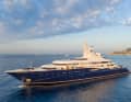 24. Al Mirqab: Hamad bin Jassim bin Jaber Al Thani besitzt das flache Tim-Heywood-­Format, so stand es zumindest in den Panama Papers. Für den Bau der neuen „Al Mirqab“ – die alte steht nun auf Platz 61 als „H3“ – buchte sich Kusch Yachts auf der Peters Werft ein. Das bevorzugte Revier von Katars Ex-Premierminister ist das nördliche Mittelmeer, die Yacht wurde aber auch schon vor Sardiniens Küste gesehen.