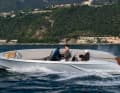 Wir konnten die Frauscher X Porsche 850 Fantom Air bereits auf dem Gardasee probefahren