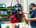 Raus aus der Versand­kiste, rein ins Boot: Volvo Pentas V-6 -240 DPS