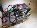 Die Kabelwege von Lithium zu Blei sollten nicht zu lang sein. Daher ist eine Installation in der Nähe der Bordbatterien sinnvoll