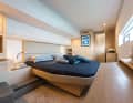 The owner has the entire hull at his disposal. His cabin therefore has the character of a suite