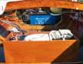 Wolters has found a suitable place for batteries and regulator under the storage compartment cover in the stern. Despite this, the boat sits perfectly in the waterline