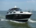 Als Testschiff dabei: Eine Bavaria 33 Sport mit Z-Antrieben