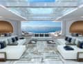 Die Indoor-Lounge des Beachclubs - mit Balkon.