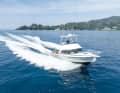 Die 10,66 m lange 35 Flybridge wird von zwei Motoren angetrieben