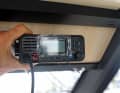 The installation location must be chosen so that the radio is easy to reach and does not obstruct the skipper's field of vision. You should also keep one metre away from the compass. We therefore decided in favour of a suspended mounting