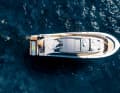 All-round passage: The wide side decks lead around the 18.80 metre long GRP hull. Surfboards or sunbathers are stored on the hardtop.