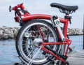 Für ein Faltrad ist das Brompton sehr kompakt, trotzdem passt es nicht in jede Backskiste