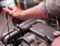 Der Ölwechsel beim Motor sollte nicht vergessen werden