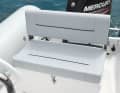 Valiant 550 Sport: The double bench is tightly upholstered and serves as a storage compartment.