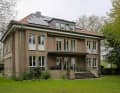Die heutige Geschäftsstelle des Deutschen Motoryachtverbands und der Sportbootvereinigung wurde 1953 als repräsentatives Gästehaus der Thyssen Stahl AG gebaut