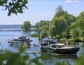 Charter boats meet at the Baumgartenbrücke.
