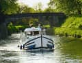 Klassische Penichette von Locaboat auf der Yonne nördlich von Joigny