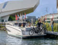 Bicycles can be easily transported on the bathing platform