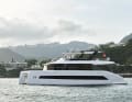 The large hull windows are clearly recognisable from the side.