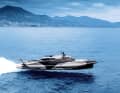 Perfect balance: When only the surface drives and the 1.80 metre-long bathing platform are in contact with the water, the 50-knot mark is easily broken. Up to 104 knots are possible with high-octane petrol.