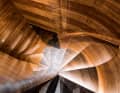 Die Paneele aus Walnuss baute die Werft mit horizontaler Maserung in Niedergang ...