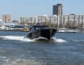Die Zeelander 6 im Test vor der Skyline von Rotterdam
