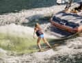 Wakeboarden gelingt auch Kindern.
