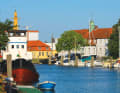 "Green holes" and tides: On your own keel with the motorboat from Hamburg on the Elbe towards the North Sea