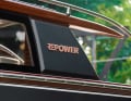 ... Repower, sind auf dem Wassertaxi zu lesen.