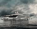 No need for sun: "Heeus" cuts a fine figure in true Explorer style even on a grey Turkish day and attracts dolphins. The exterior was designed by Australian Scott Blee with shipyard founder Mikhailov. Fully electric, the 44 metres can reach up to eight knots, diesel-powered it is 15 knots.