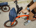 Der Akku für für das Electric G Line sitzt vorne in der Tasche, der Antrieb hinten in der Nabe