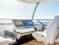 Flybridge: Für eine Yacht dieser Größe überraschen die 50 Quadratmeter