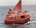 Ein komplett geschlossenes und selbstaufrichtendes Rettungsboot der GAL-Serie in den 80er Jahren. Die Schiffswerft Rechlin galt als Spezialbetrieb für Rettungsboote