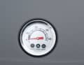 Per Thermometer im Deckel kann der Garvorgang überwacht werden