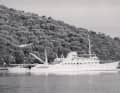 The exterior and interior were designed by Hamburg architect Caesar Pinnau. Here, "Christina" - the "O" was only added in 2001 - lies in front of Onassis' then private island of Skorpios and bids farewell to a helicopter. No details are known about the wooden cruiser yacht in front of the crane; "Ari's" seaplane (Piaggio P136) was parked behind it.