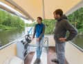 Alles im Blick: Zumindest was das Steuerrad angeht, muss man sich beim Fahren von der Flybridge kaum umstellen