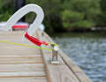 When pulling on the boat hook, the threaded line is returned on board