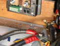 Electricity meter: The measuring shunt can be connected to the vehicle electrical system via both the negative and the positive cable