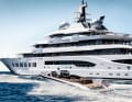 Einheitliches Design: Espen Øino stylte das „Amadea“-Exterior  und die zwei sportlichen Windy-Tender. Der voluminöse Verdränger (4402 Grosstons) entstand nach DNV-GL-Regularien und PYC- Vorgaben für bis zu 22 Gäste.