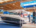 Suisse@Interboot: Halle B1 steht traditionell unter Schweizer Flagge. „Die Interboot ist für die Schweizer Bootbauer eine der wichtigsten Bootsmessen im Jahr“, sagt Vinzenz Batt, Geschäftsführer des Schweizerischen Bootbauer-Verbandes. Hier der Stand von Kibag Marina auf der Interboot 2022