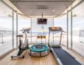 Upgrade: Als Larry Ellison die Yacht gehörte – er nannte sie „Katana“ –, ließ er neben dem Korb (l.) auch ein kleines verglastes Fitnessstudio auf dem Deck platzieren