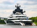 The decks run out aft in oval nests, which take up the shape of the bridge docks and enlarge the outer surface area