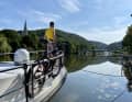 Unsere Jetten am öffentlichen Sportbootanleger von Bad Ems, links der Kurpark mit dem Turm von  St. Martin, voraus die Kaiserbrücke