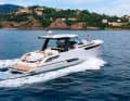 The 43 ST can be motorised with either 2 x IPS500 (352 hp) or 2 x IPS650 (480 hp).