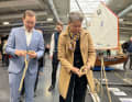 Knot test at the Magdeboot: MVGM Managing Director Steffen Schüller and Minister Lydia Hüskens brush up on "seamanship" during a tour of the trade fair. Both have held a pleasure craft licence since 2022.