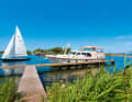 Formerly a tidal area, now a peaceful lagoon: the Grevelingen was separated from the open North Sea to protect it from storm surges - and is now the largest inland saltwater lake in Europe. Even islands have been created, popular excursion destinations for boaters. We decided to visit the archipelago with our chartered Linssen