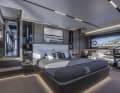 Kelly Hoppen entwarf die Innenausstattung. Hier die Mastersuite.