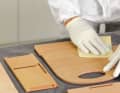 Sand smooth: Before coating, the wood should be finely sanded, then dedusted well, otherwise the dirt will stick to the resin