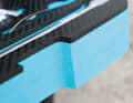 The foam bed holds the tool perfectly because it can be pressed in very well and is firmly clamped. The glued-on plastic surface prevents fraying