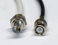BNC-Buchsen (l.) und Stecker (r.) sind oft an AIS-Empfängern zu finden, selten an Antennen