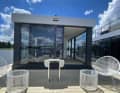 Mini marina on the water: the "Charging Lounges" invite you to linger with a lounge, sanitary facilities and kitchen